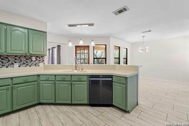 111 CLYDESDALE DR San Marcos, TX 78666