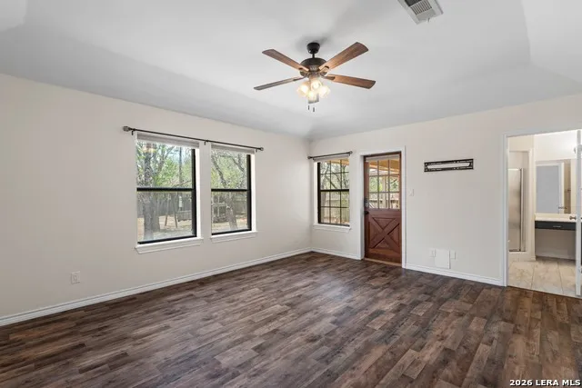 111 CLYDESDALE DR San Marcos, TX 78666