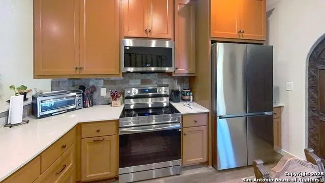 111 CLYDESDALE DR San Marcos, TX 78666