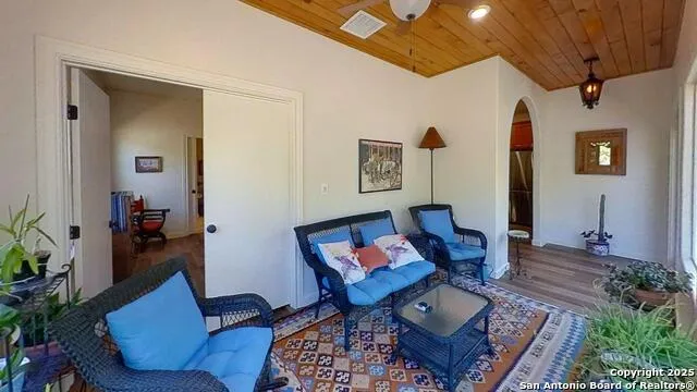 111 CLYDESDALE DR San Marcos, TX 78666