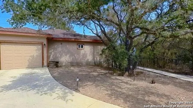 111 CLYDESDALE DR San Marcos, TX 78666