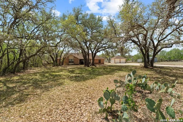 111 CLYDESDALE DR San Marcos, TX 78666