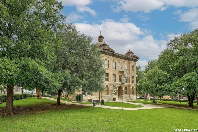 111 CLYDESDALE DR San Marcos, TX 78666