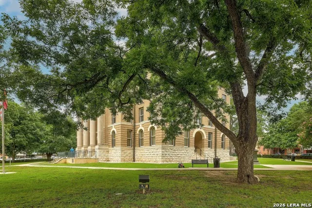 111 CLYDESDALE DR San Marcos, TX 78666