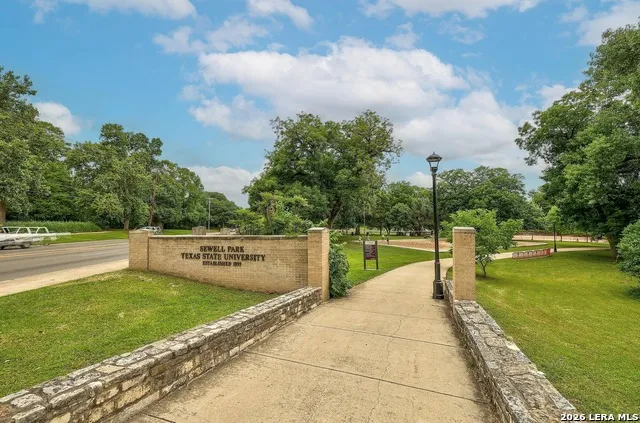 111 CLYDESDALE DR San Marcos, TX 78666