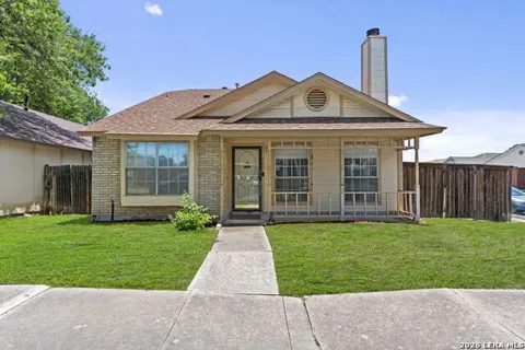 702 GARDEN MEADOW DR