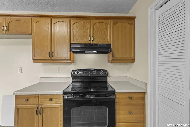 702 GARDEN MEADOW DR Universal City, TX 78148