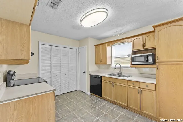702 GARDEN MEADOW DR Universal City, TX 78148