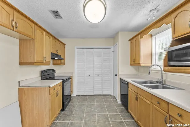 702 GARDEN MEADOW DR Universal City, TX 78148