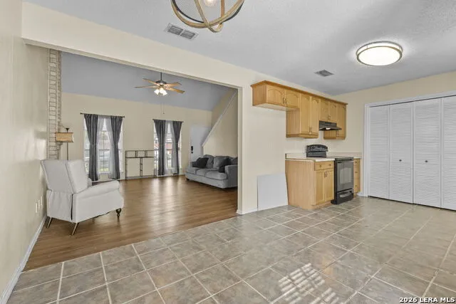 702 GARDEN MEADOW DR Universal City, TX 78148