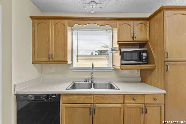 702 GARDEN MEADOW DR Universal City, TX 78148