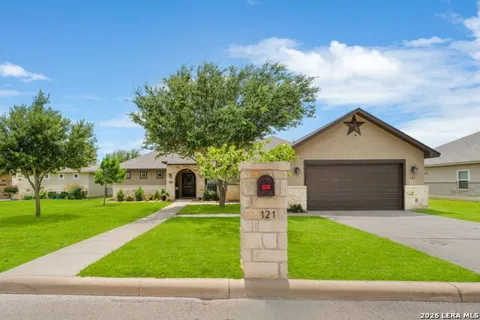 121 FAIRWAY DR