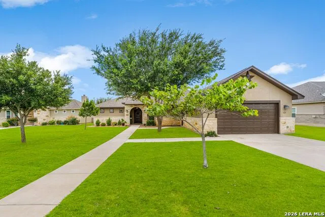 121 FAIRWAY DR Floresville, TX 78114