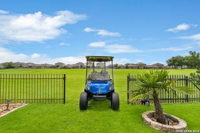 121 FAIRWAY DR Floresville, TX 78114