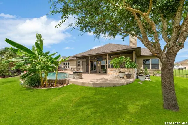 121 FAIRWAY DR Floresville, TX 78114