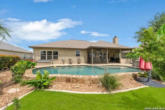 121 FAIRWAY DR Floresville, TX 78114
