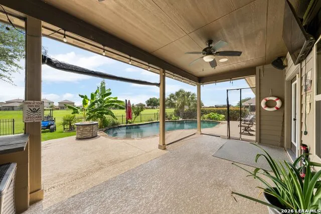 121 FAIRWAY DR Floresville, TX 78114