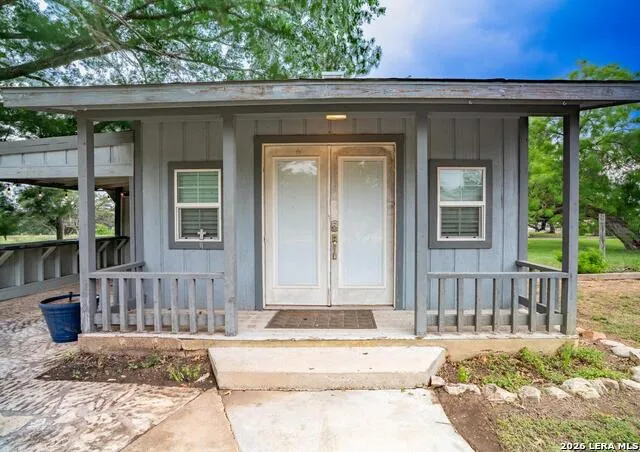 208 FRONT ST Comfort, TX 78013