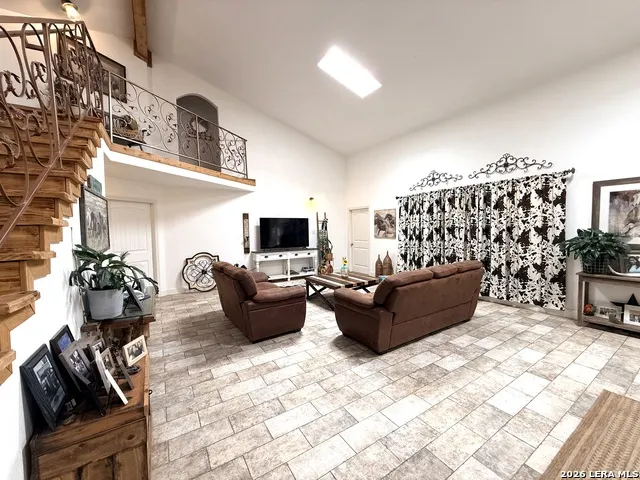 5923 Pioneer Rdg San Antonio, TX 78245