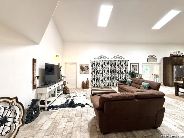 5923 Pioneer Rdg San Antonio, TX 78245