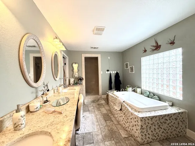 5923 Pioneer Rdg San Antonio, TX 78245