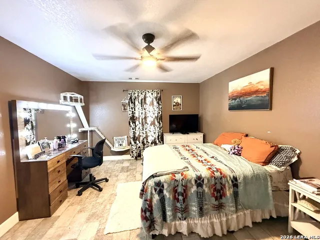 5923 Pioneer Rdg San Antonio, TX 78245