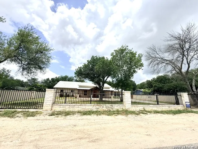 5923 Pioneer Rdg San Antonio, TX 78245