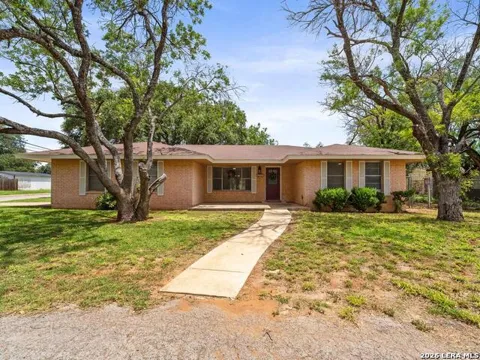 1305 E Colorado