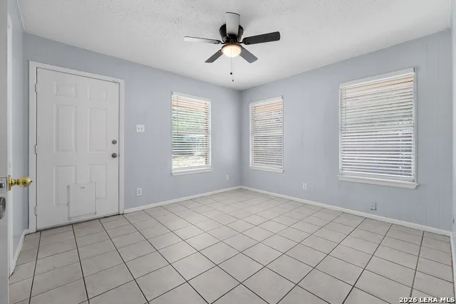 1305 E Colorado Pearsall, TX 78061