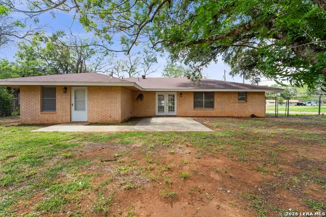 1305 E Colorado Pearsall, TX 78061