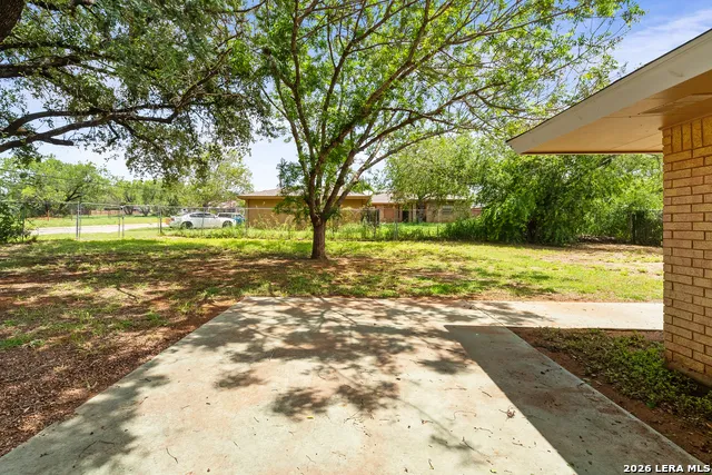 1305 E Colorado Pearsall, TX 78061