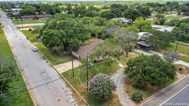 1305 E Colorado Pearsall, TX 78061