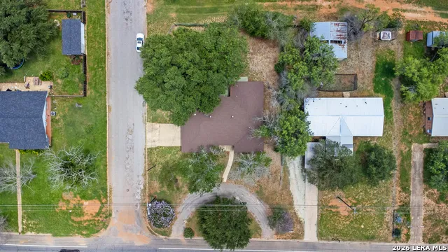 1305 E Colorado Pearsall, TX 78061