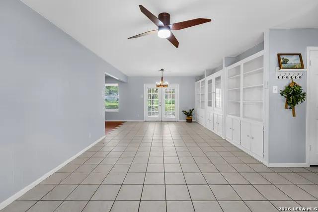1305 E Colorado Pearsall, TX 78061