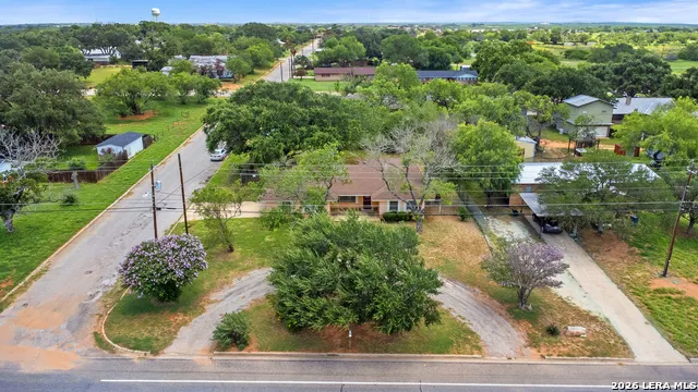 1305 E Colorado Pearsall, TX 78061