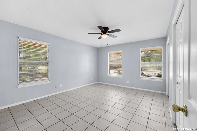 1305 E Colorado Pearsall, TX 78061