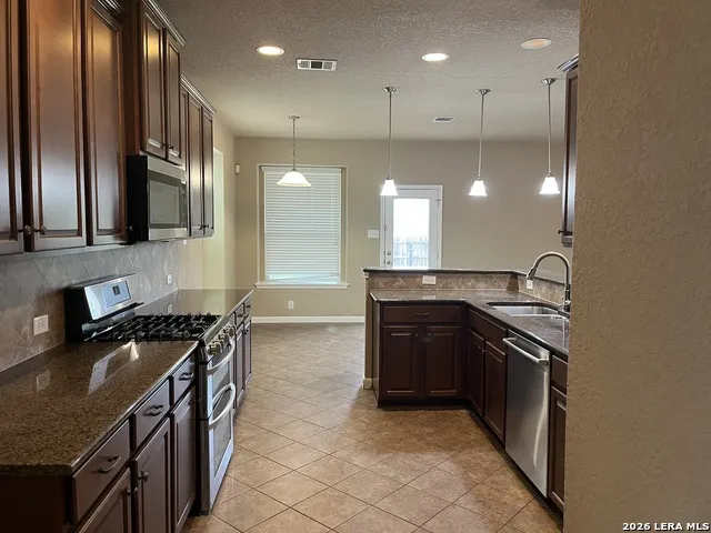 212 OAK CREEK WAY New Braunfels, TX 78130