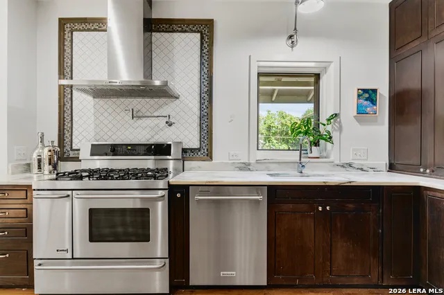 201 CHICHESTER PL Alamo Heights, TX 78209