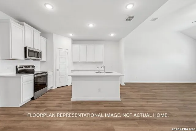 3839 LONE RDG San Antonio, TX 78264