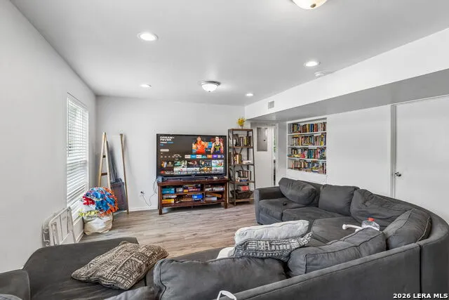 130 SENISA DR San Antonio, TX 78228