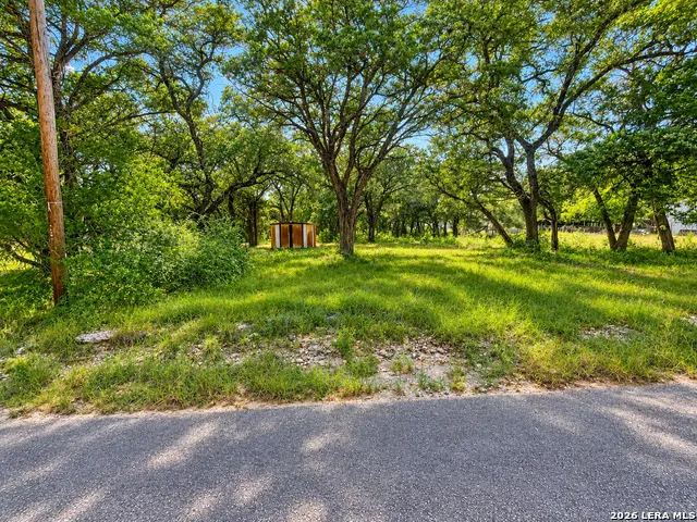 231 Florida Ave Lakehills, TX 78063