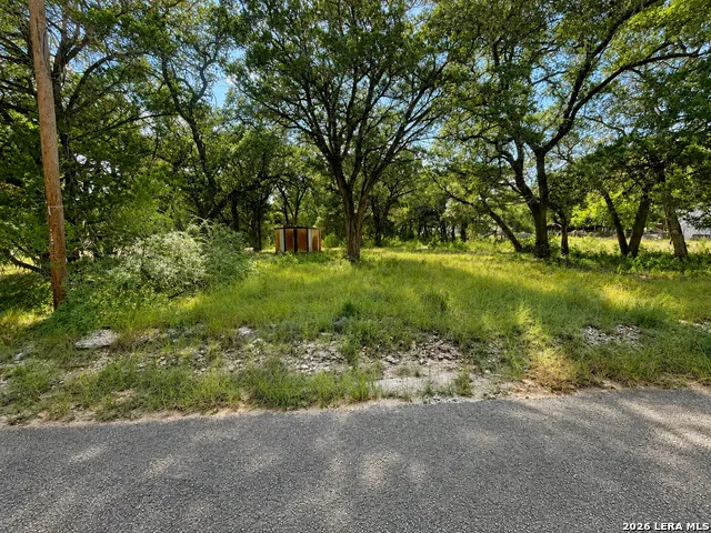 231 Florida Ave Lakehills, TX 78063