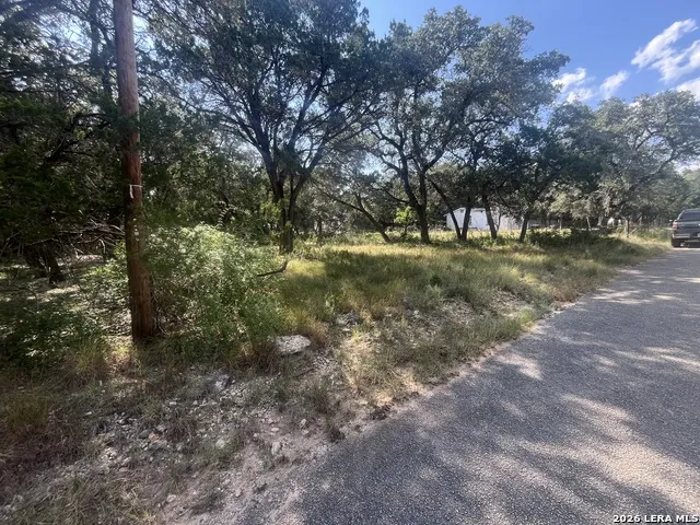 231 Florida Ave Lakehills, TX 78063