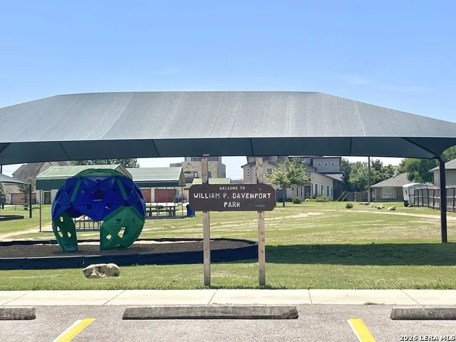 15840 CHIPPEWA Selma, TX 78154