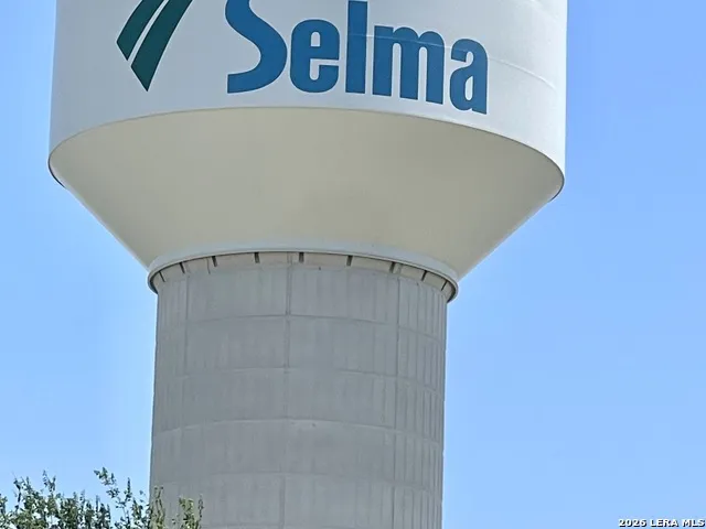 15840 CHIPPEWA Selma, TX 78154