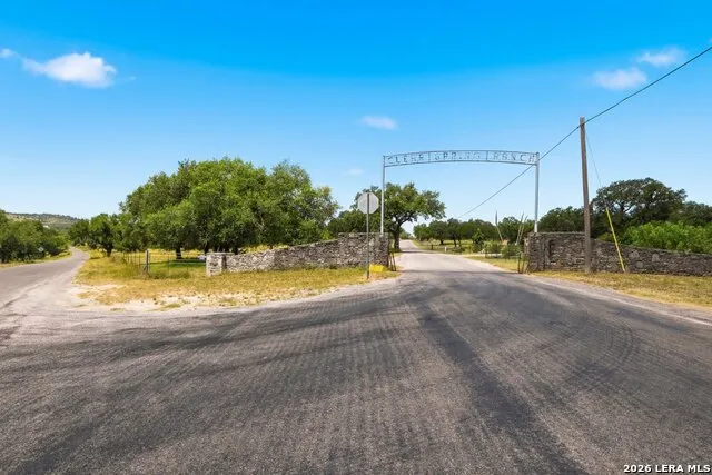 000 KENDALIA RD Blanco, TX 78606