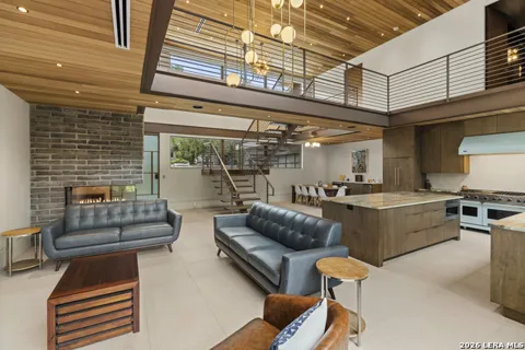 110 ROCKHILL DR