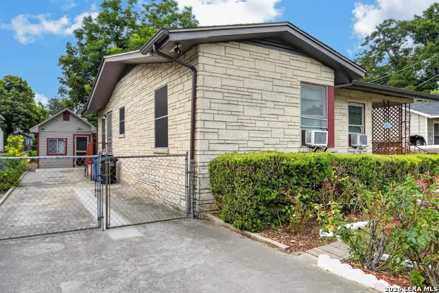 1322 W Malone San Antonio, TX 78225