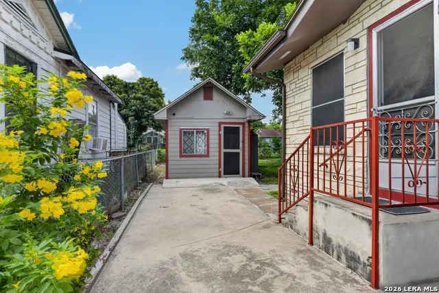 1322 W Malone San Antonio, TX 78225
