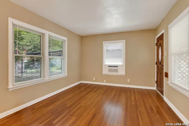 1322 W Malone San Antonio, TX 78225